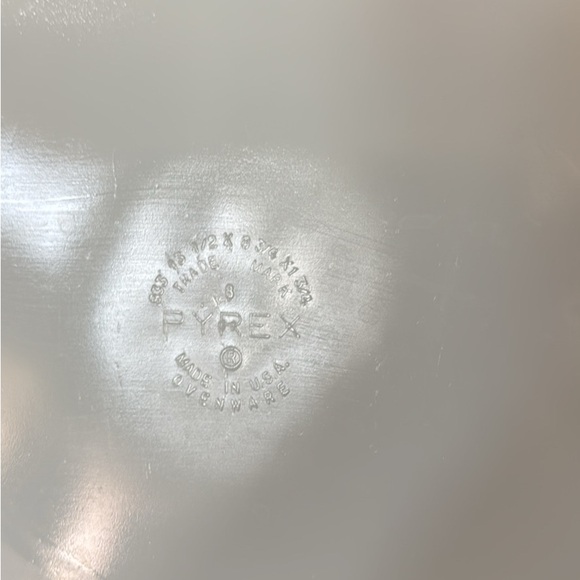 Vintage Pyrex Snowflake Garland Lasagna Pan (Model #933) - Picture 5 of 5